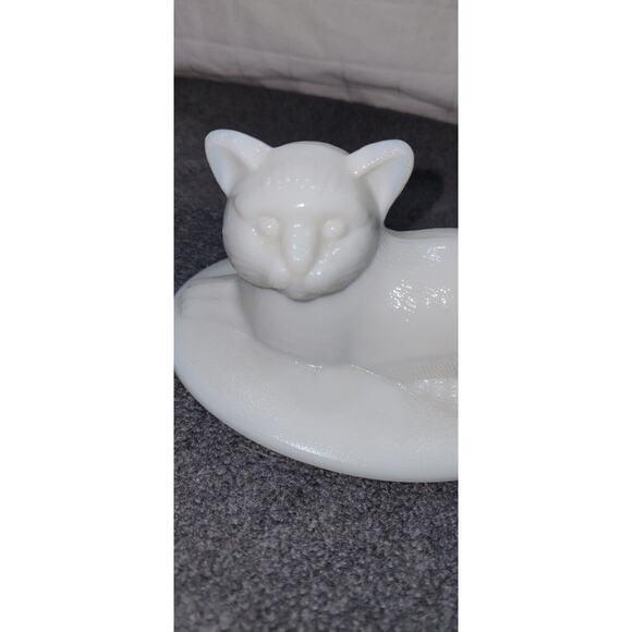 Vintage Westmoreland Milk Glass Cat Laying Down Trinket Box Lid Only 4.5"L - Picture 2 of 6